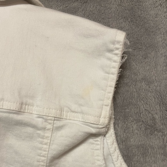 SLEEVELESS JEAN JACKET🤍 - Picture 4 of 4